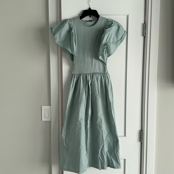 Ruffled Sleeve Dress Size S - Picture 2 of 6